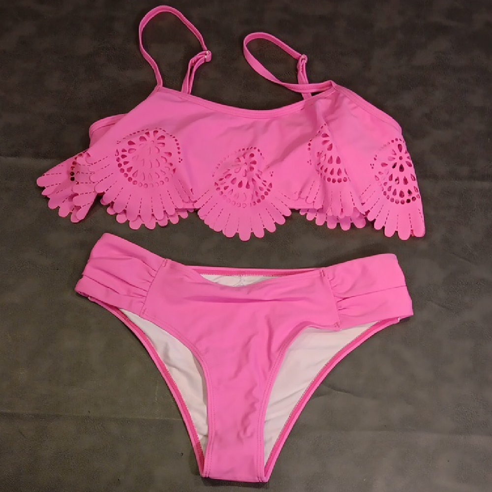 NIP. Peddney Hot Pink Ruffle Bikini Set With Boho Style Cut Out - Small